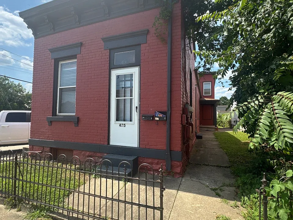 435 Thornton St #1