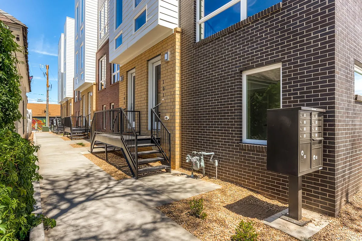 Building Photo - 3415 Larimer St #101