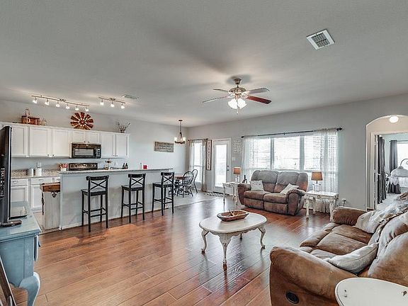 4th image of 340 Windmill Ct