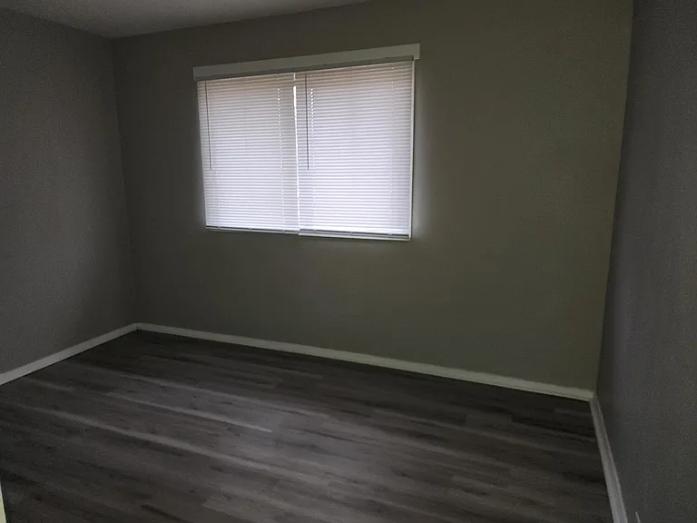 1609 N Olive St — Photo 17