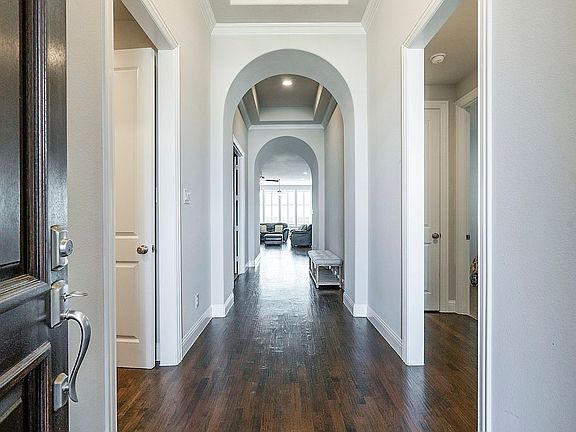 3rd image of 1112 Broadmoor Way
