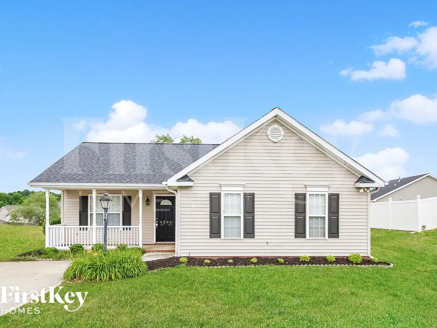 3 bed, 2.0 bath, 1219 sqft, $1,960 — Photo 1