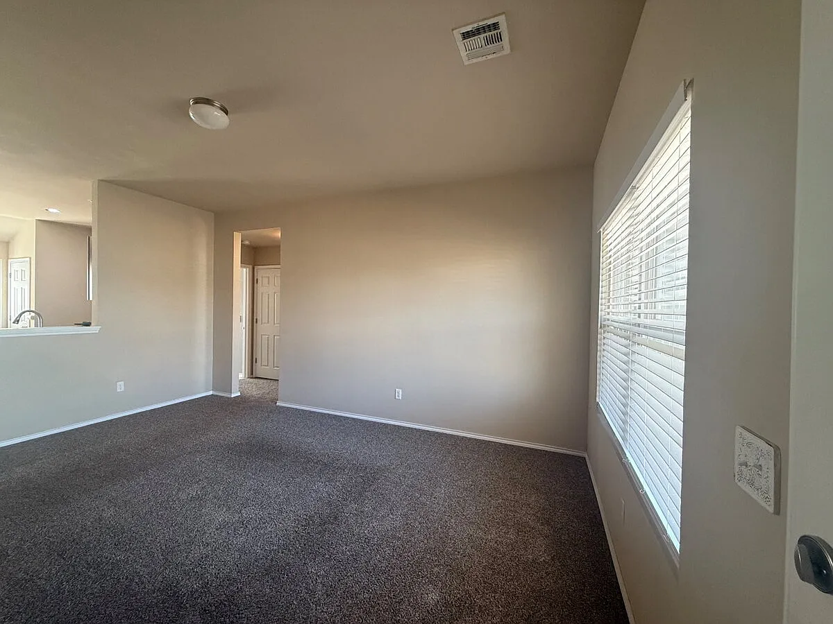 3 bed, 2.0 bath, 1206 sqft, $1,400 — Photo 3