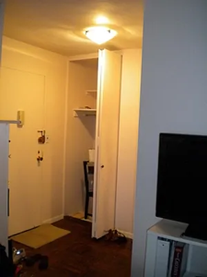 Rented by Akam Sales and Brokerage | media 28