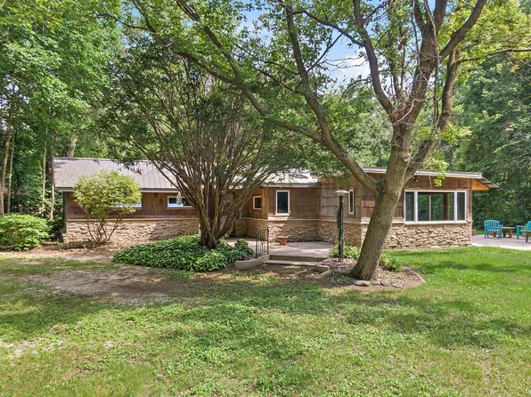 8750 Gurler Rd, Dekalb, IL 60115