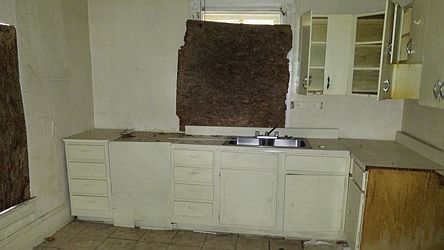 2nd image of 1810 Vinton St