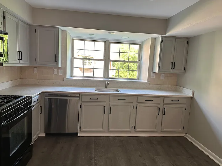 758 Shropshire Dr — Photo 6