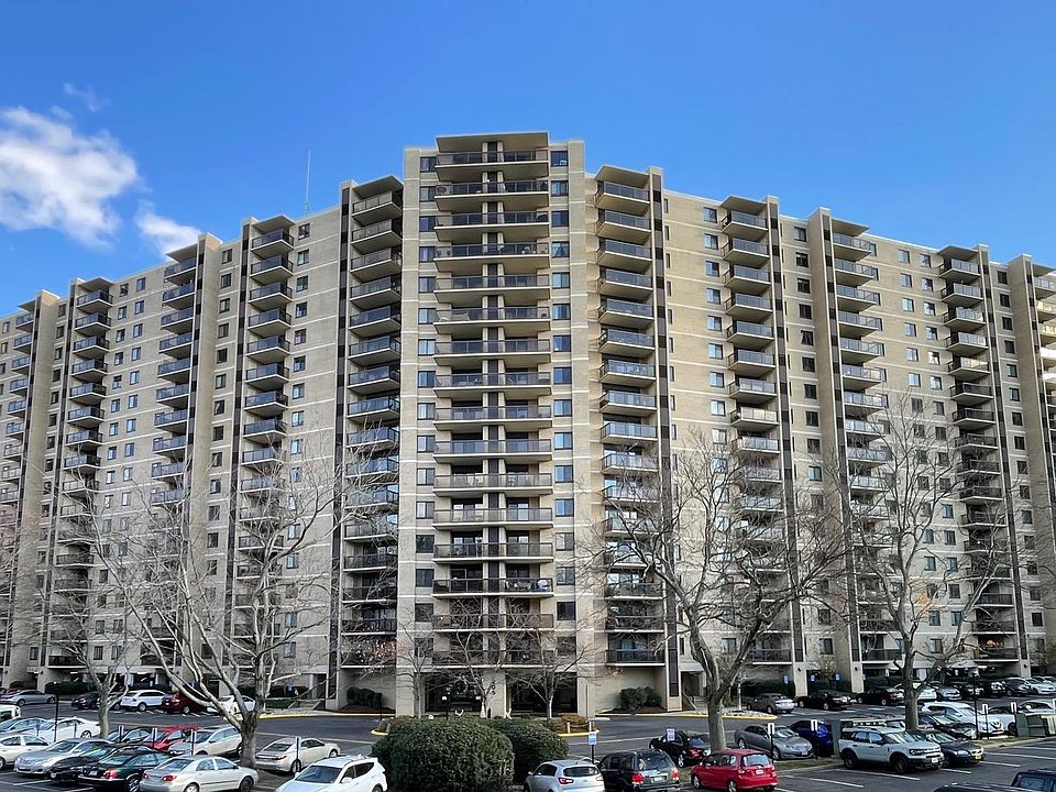 1st image of 205 Yoakum Pkwy Unit 307