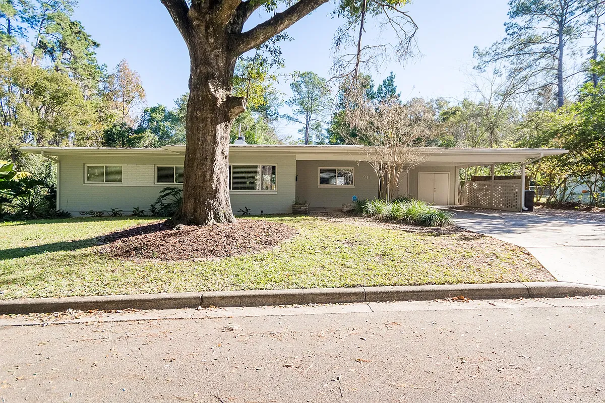 Building Photo - 911 NW 20th Ter