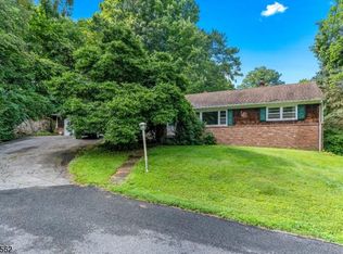 11 Otomi Trl, Oak Ridge, NJ 07438