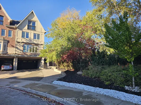 10 Gala Ln, Toronto, ON M8Y 0A9