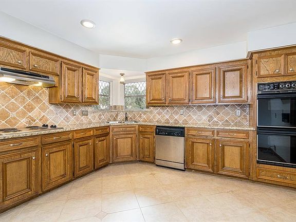 4th image of 15203 Willow Branch Dr