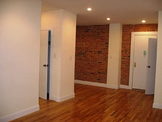 Rented by PMG Real Estate  | media 37