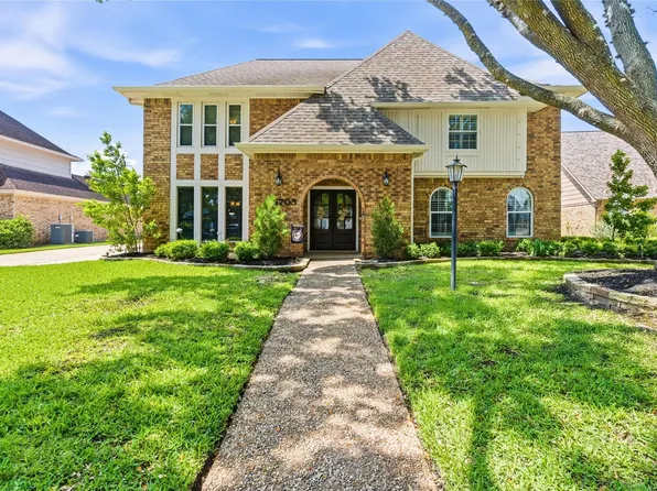 1705 Country Club Blvd, Sugar Land, TX 77478