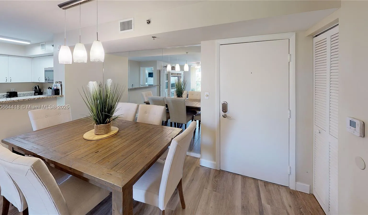 The Yacht Club At Aventur — Photo 2