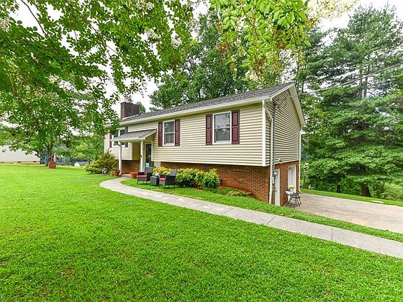 3rd image of 1551 Darien Blvd