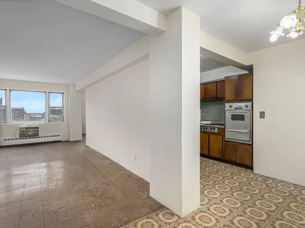 89-15 Parsons Boulevard image 11 of 17