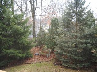 157 Woodridge Rd, West Bend, WI 53095