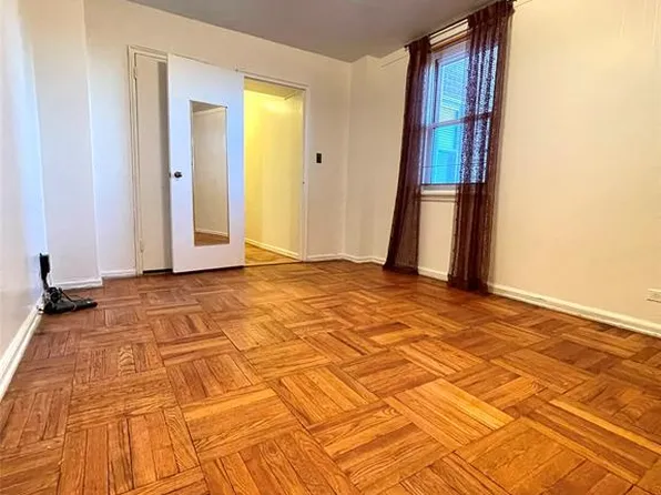 80 Knolls Crescent image 7 of 10