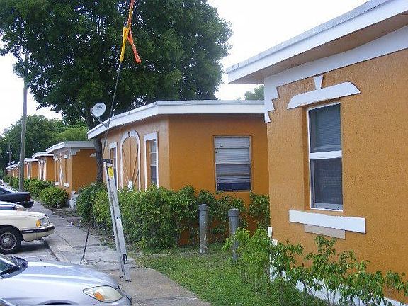 2nd image of 700 NW 14th Way