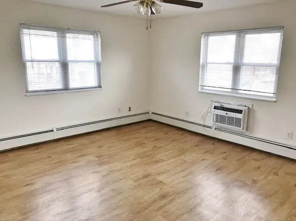 29 Hoyt St Unit B1, Stamford, CT 06905