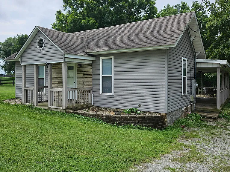 1566 Normandy Rd — Photo 1