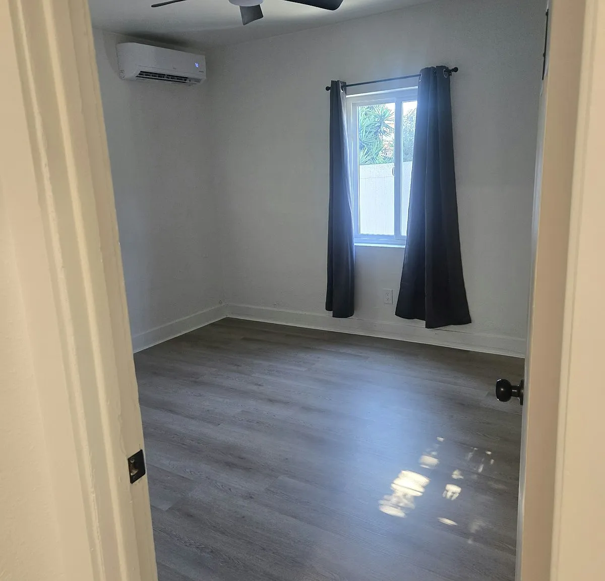 1545 West 30th Street, Unit R1 — Photo 2