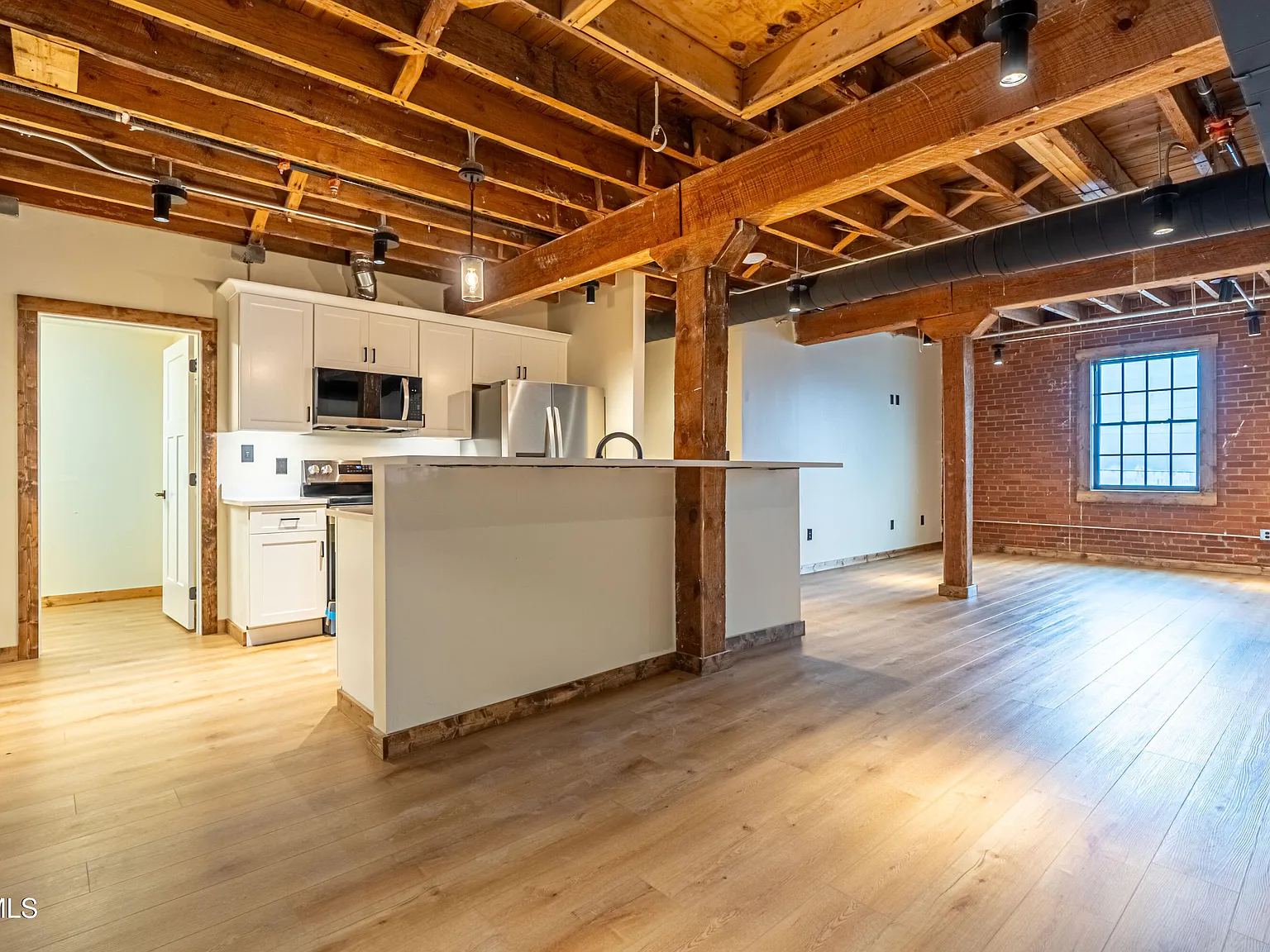 2 bed, 1350 sqft, $2,240 — Photo 3