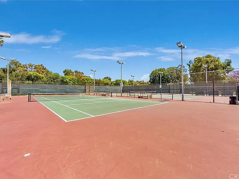 5950 Canterbury Dr — Photo 25