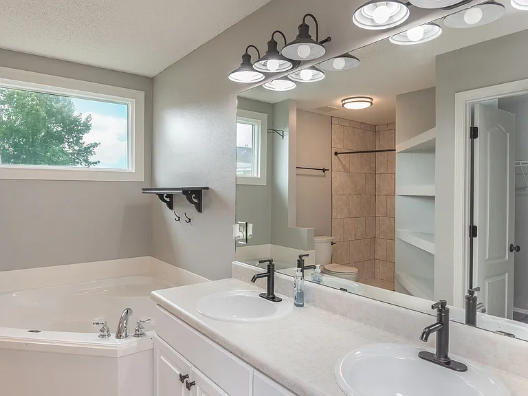 617 Hanley Downs Dr — Photo 15