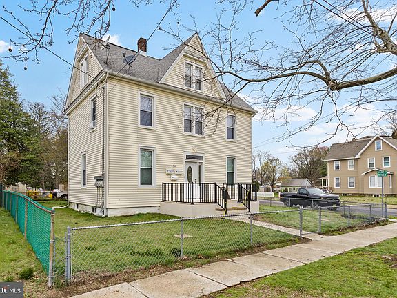 4th image of 638 Pennsylvania Ave Unit 1