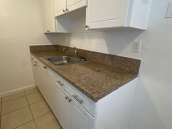 5th image of 470 Sunshine Dr APT D5