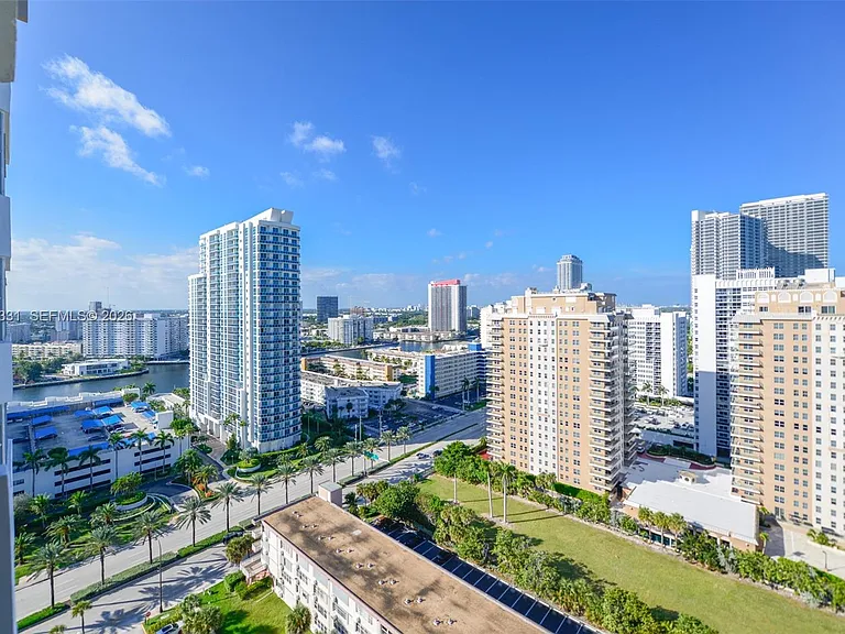 1950 S Ocean Dr #20D — Photo 2