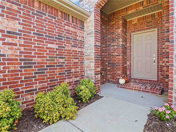 3rd image of 3222 N Raven Ln