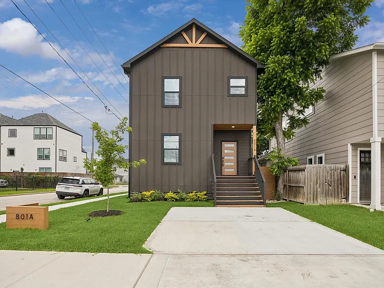801 E 32nd 1/2 St #A — Photo 34