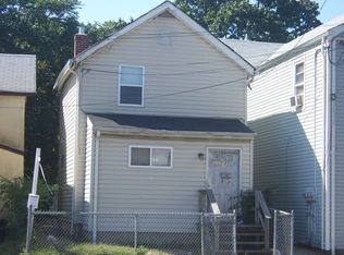 173 Henry St, Hempstead, NY 11550
