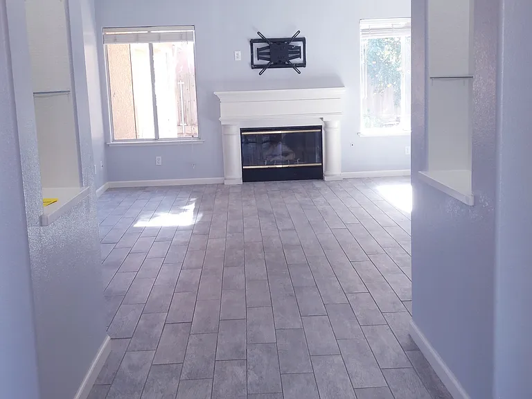 1857 E Lester Ave — Photo 3