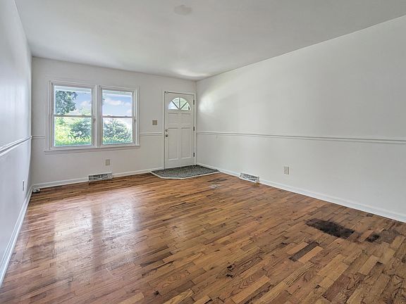 2nd image of 204 Pinewood Ave