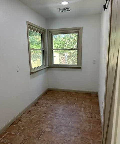 1603 Hillcrest Dr — Photo 7