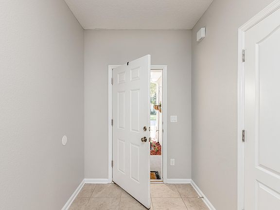 4th image of 854 Mosswood Chase
