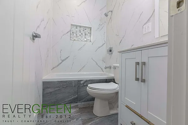 Rented by Evergreen Apartments BK | media 7