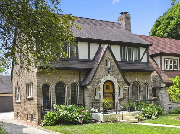 6223 West Wisconsin AVENUE, Wauwatosa, WI 53213