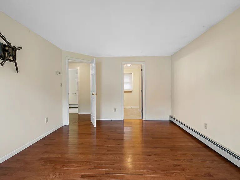 4 Nightingale Dr — Photo 15