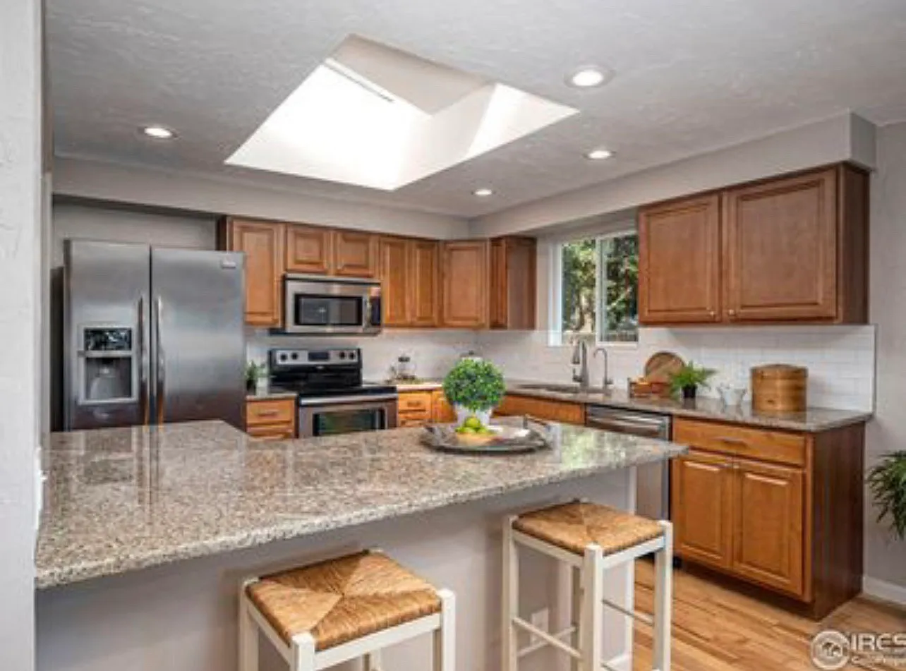 5 bed, 2096 sqft, $2,800 — Photo 3
