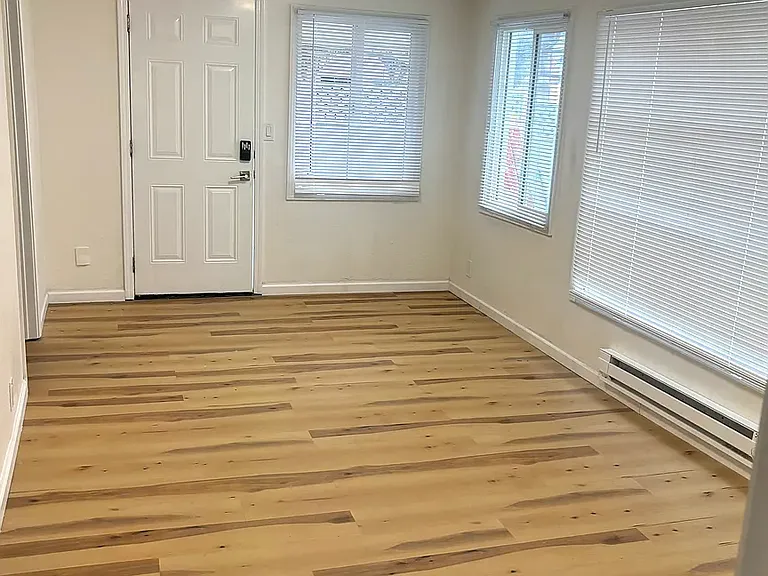 308 Richmond Ave #B — Photo 2