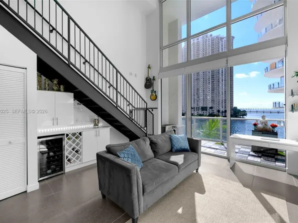 300 S Biscayne Blvd #L-410, Miami, FL 33131