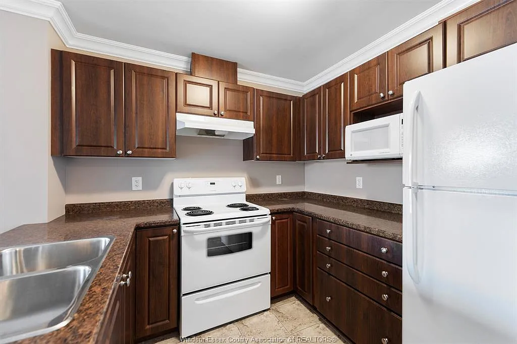 2650 Sandwich West Pkwy — Photo 2