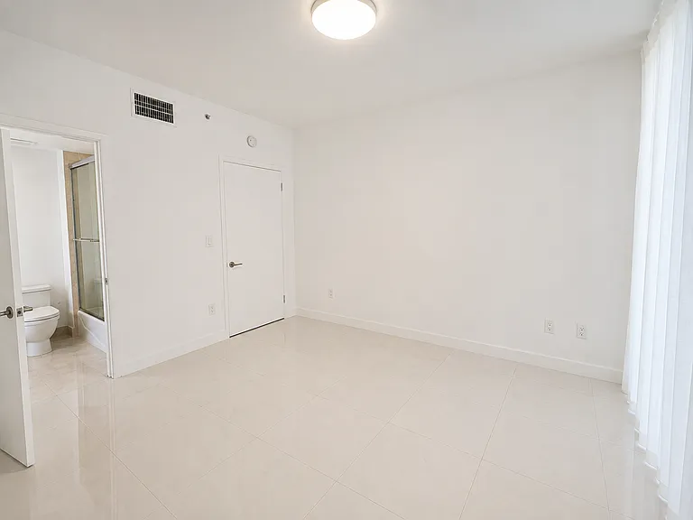 6000 Collins Ave #313 — Photo 6