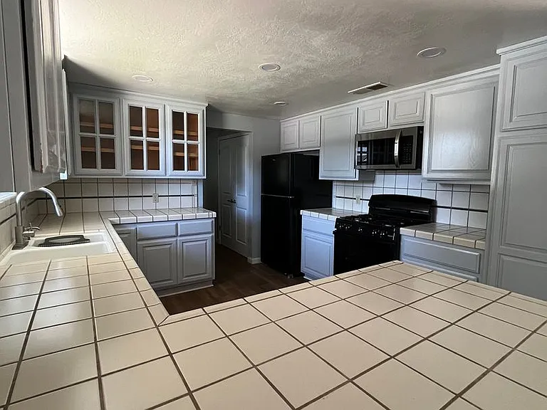 401 N Santa Ana St — Photo 14