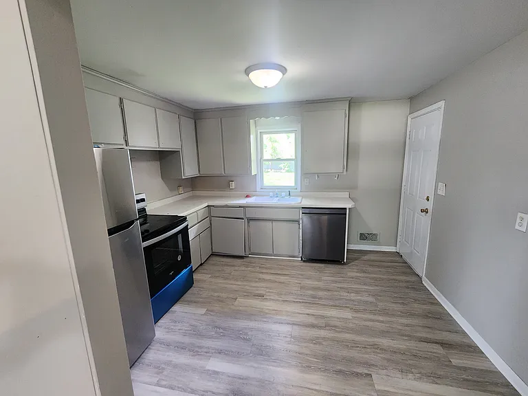 Kitchen image 2